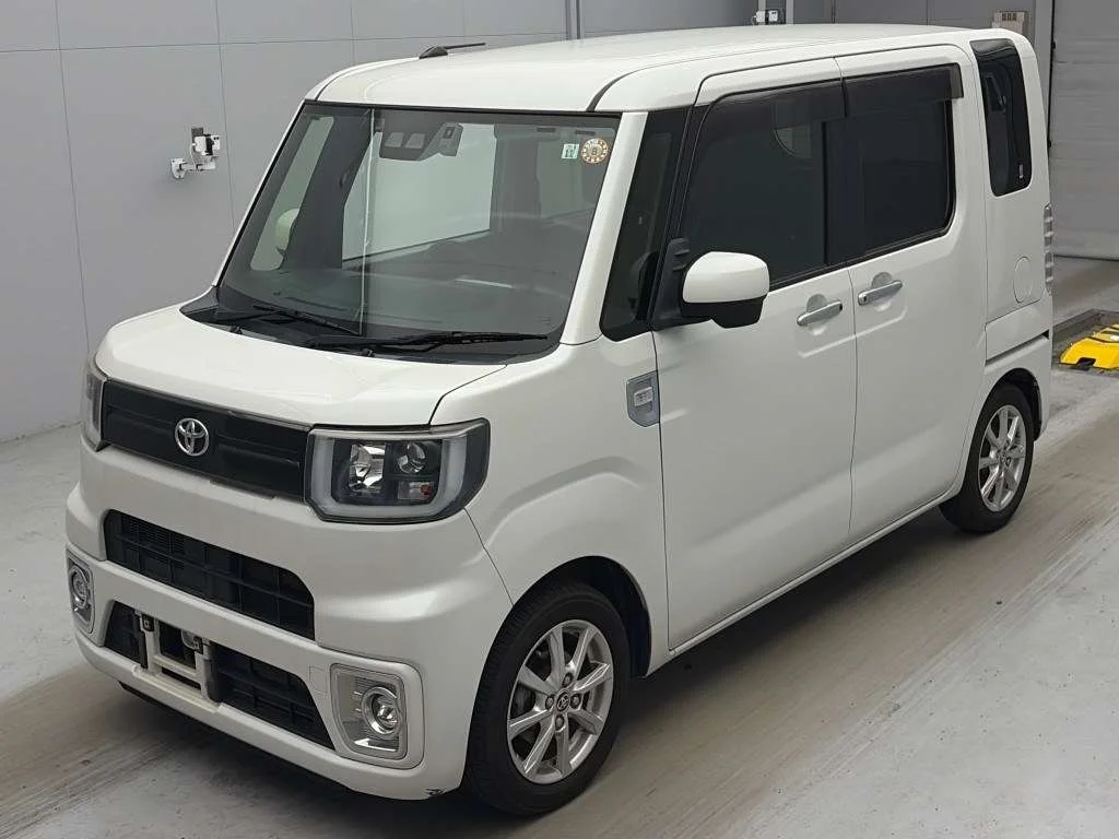 Toyota Pixis Mega LA700A 2019